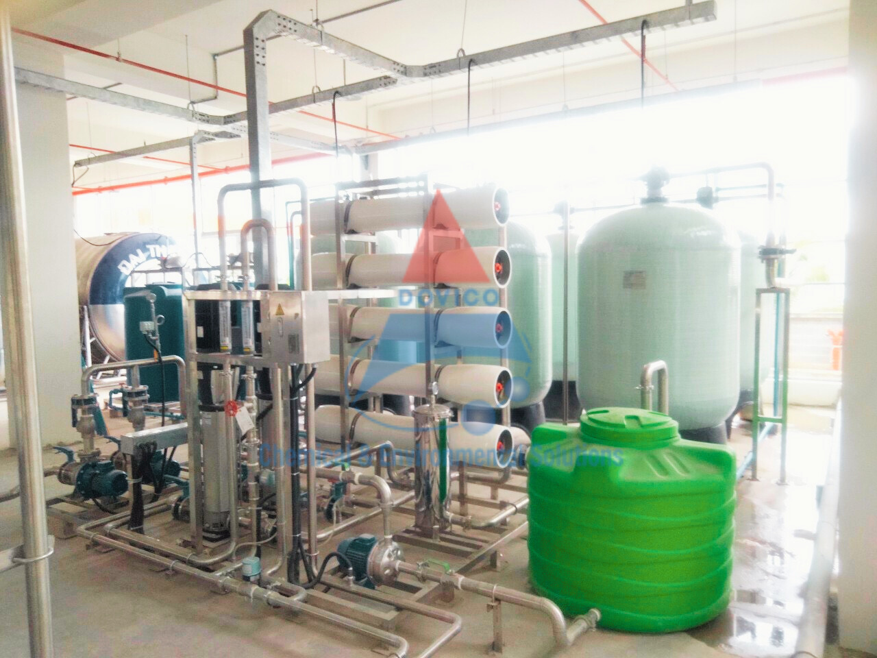 Hệ thống RO công nghiệp xử lý nước tinh khiết loại bỏ tạp chất và vi khuẩn hiệu quả