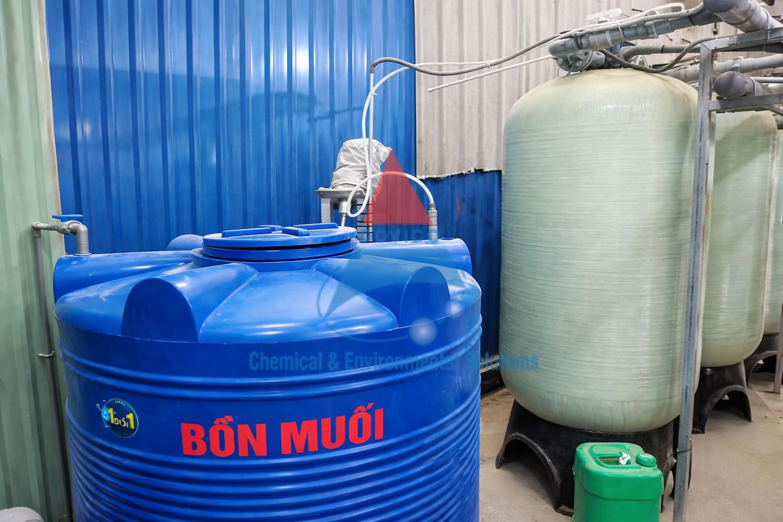 cột lọc làm mềm nước trong hệ thống xử lý nước sông cấp cho lò hơi